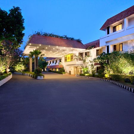 Trident Chennai Hotel Ngoại thất bức ảnh The hotel's main entrance