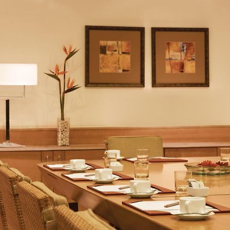 Trident Chennai Hotel Ngoại thất bức ảnh Meeting room at the Taj Bengal