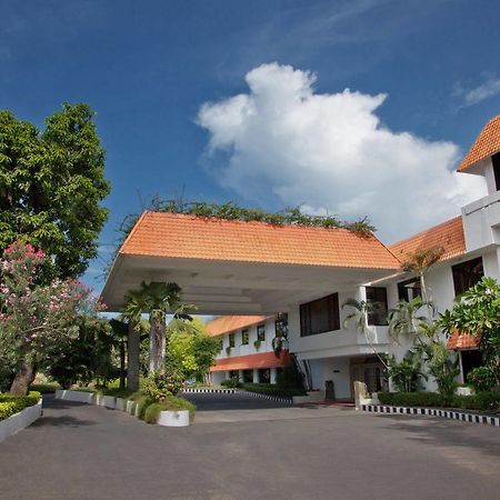 Trident Chennai Hotel Ngoại thất bức ảnh The main building of the university
