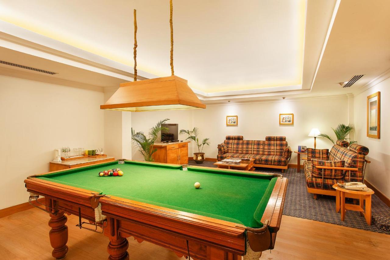 Trident Chennai Hotel Ngoại thất bức ảnh A pool table