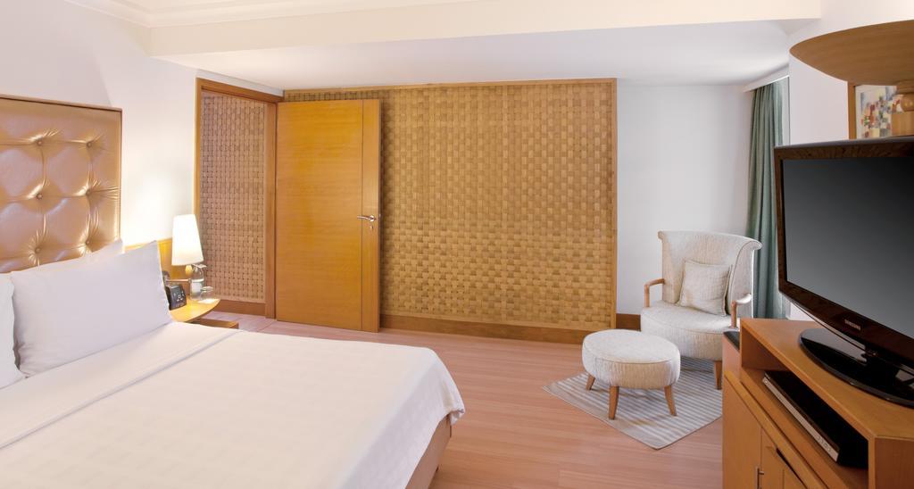 Trident Chennai Hotel Ngoại thất bức ảnh A room at the hotel