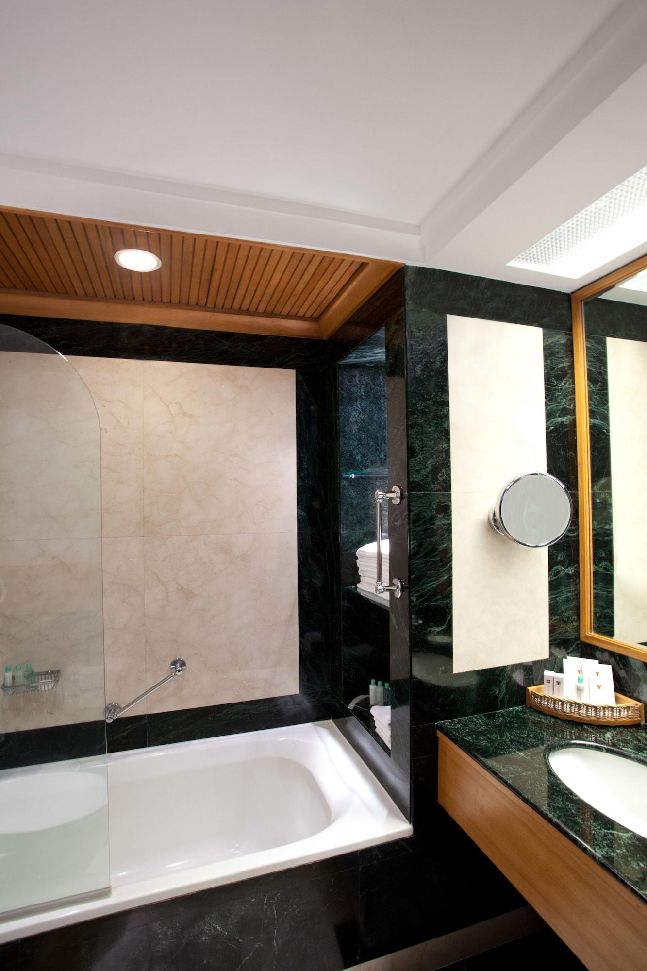 Trident Chennai Hotel Ngoại thất bức ảnh Bathroom