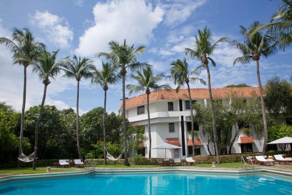 Trident Chennai Hotel Ngoại thất bức ảnh The hotel's swimming pool