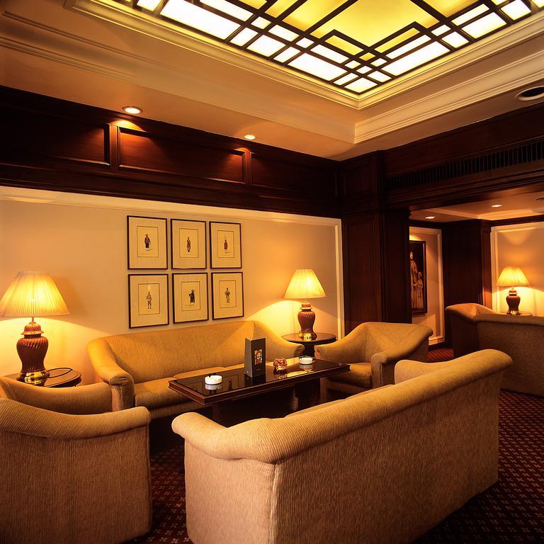 Trident Chennai Hotel Ngoại thất bức ảnh The lounge at the Taj Mahal Palace