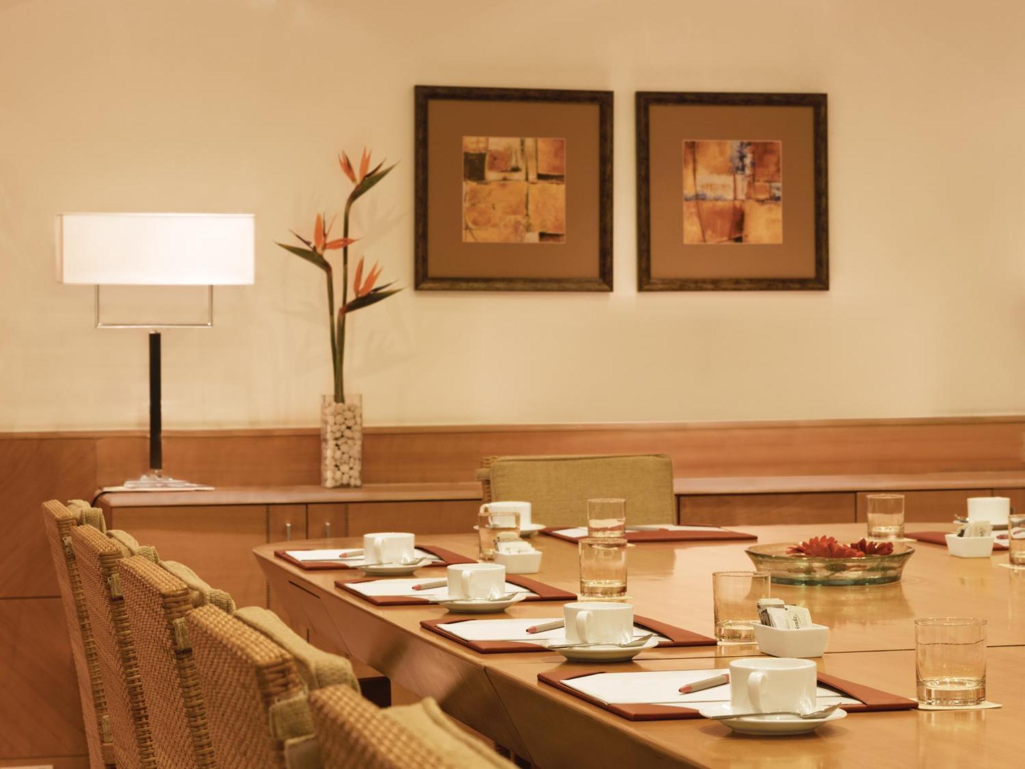 Trident Chennai Hotel Ngoại thất bức ảnh Meeting room at the Taj Bengal