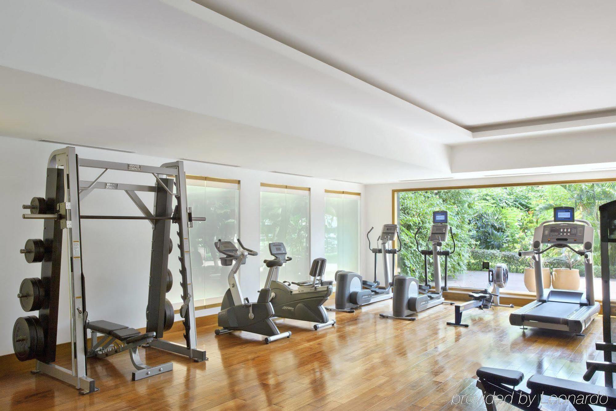 Trident Chennai Hotel Tiện nghi bức ảnh The gym at the hotel
